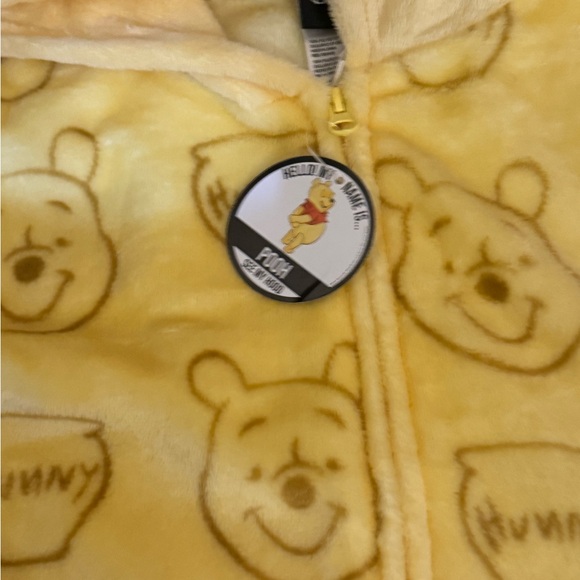 Disney pooh onesie Sleepwear size medium new - Picture 2 of 3